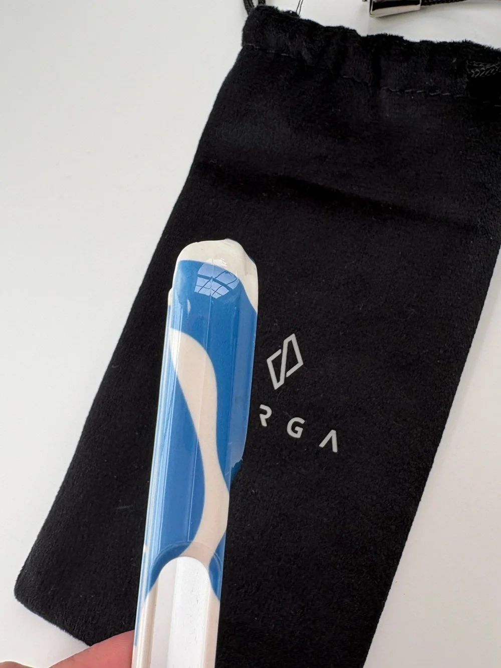 Burga Snap Blue & White Abstract iPhone 13 case